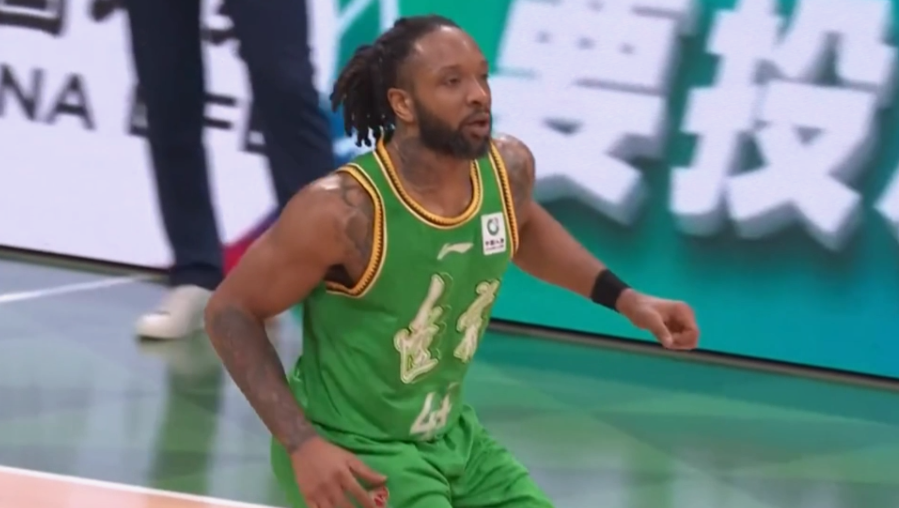 开云体育-轰33分还是惨败！硬汉也止不住落泪，粤迷评论区落井下石，太讽刺