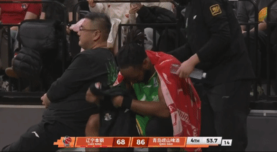 开云体育-轰33分还是惨败！硬汉也止不住落泪，粤迷评论区落井下石，太讽刺