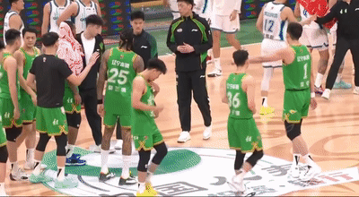 开云体育-轰33分还是惨败！硬汉也止不住落泪，粤迷评论区落井下石，太讽刺