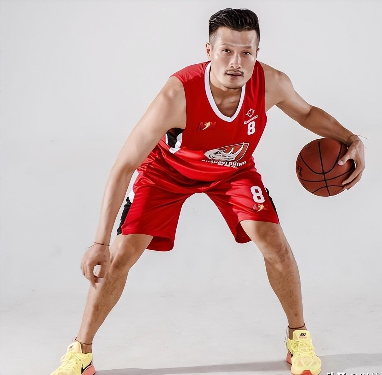 开云体育-季乐:退役后竟然当交警,曾拿3次CBA总冠军,妻子是宏远啦啦队长