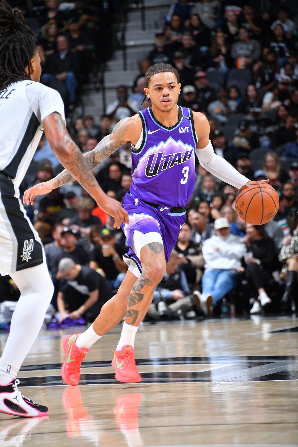 开云官网-文班33+10+7三分赛季新高 马刺轻取爵士达成30胜西部第二