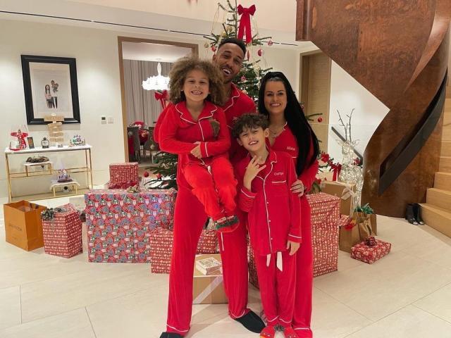 1661781936719031019.jpg 开云app-【夜读】触目惊心,5年内7位巴萨球员遭入室抢劫!