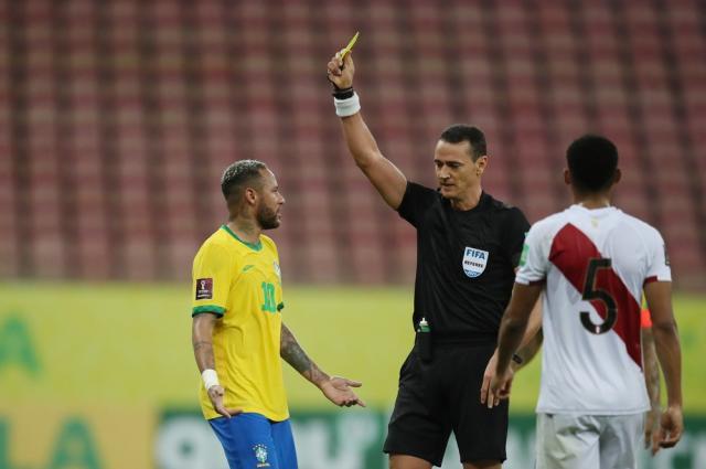 开云体育入口-世预赛进球第1 国家队吃牌第1 内马尔让人爱且恨