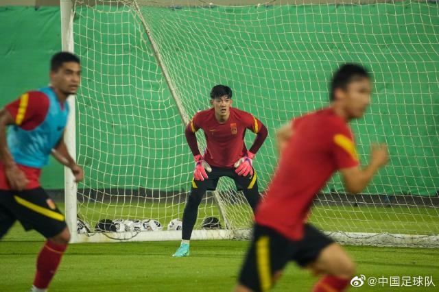 开云平台-国足沙迦一天两练 首堂场地训练课王大雷缺席